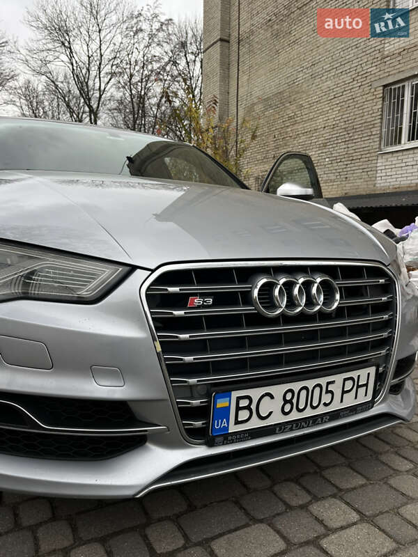 Седан Audi S3 2015 в Львові