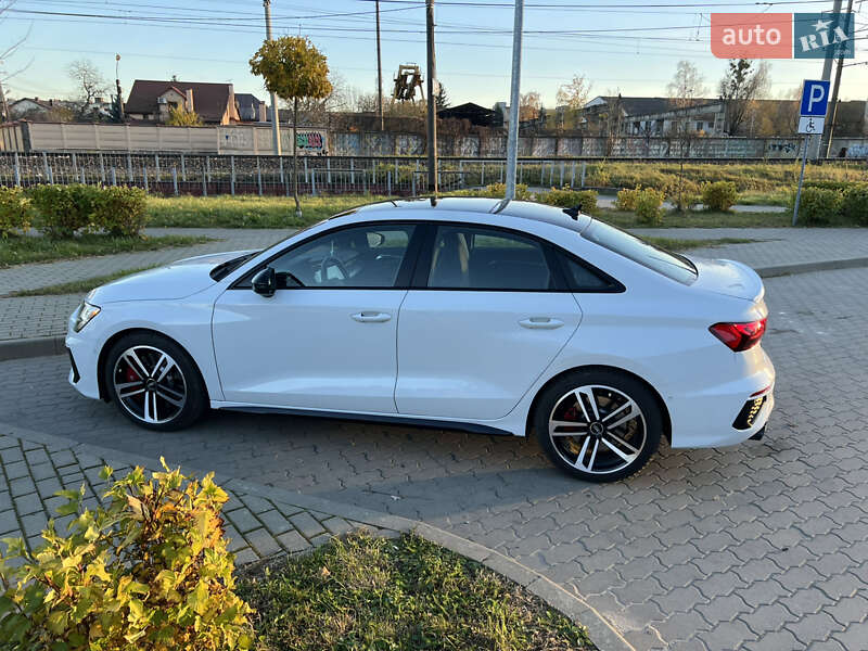 Седан Audi S3 2023 в Львові