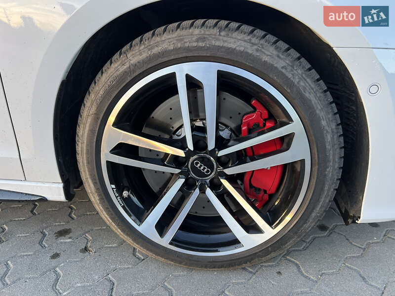 Седан Audi S3 2023 в Львові