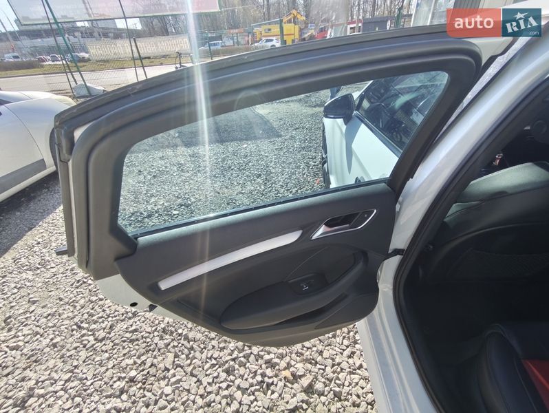 Седан Audi S3 2015 в Киеве
