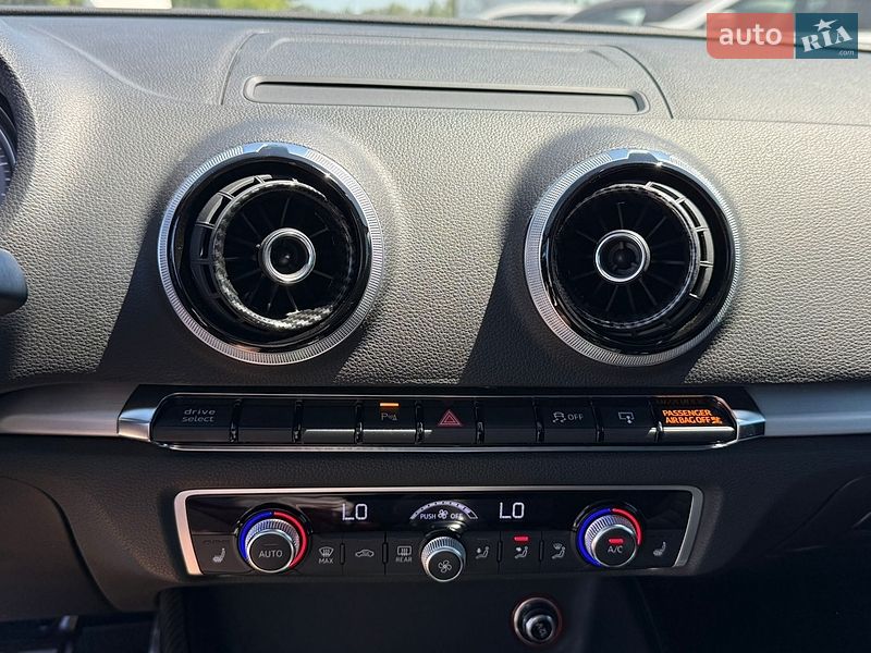 Седан Audi S3 2016 в Стрые