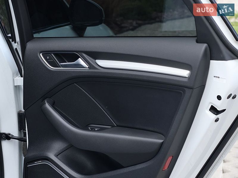 Седан Audi S3 2015 в Кропивницком