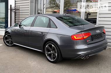 Седан Audi S4 2014 в Киеве