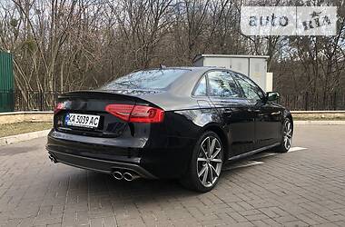 Седан Audi S4 2015 в 