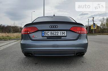 Седан Audi S4 2011 в Львове