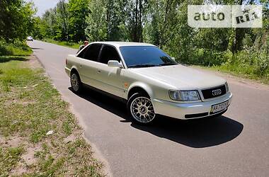 Седан Audi S4 1992 в Киеве