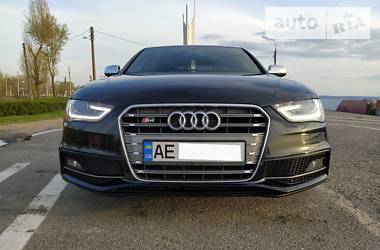 Седан Audi S4 2013 в Днепре