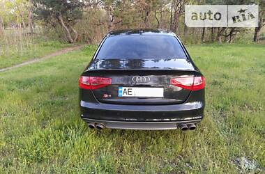 Седан Audi S4 2013 в Днепре