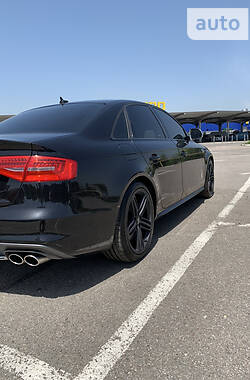Седан Audi S4 2013 в Ивано-Франковске