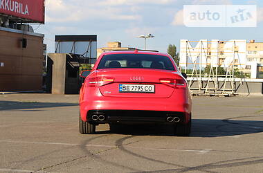 Седан Audi S4 2013 в Киеве