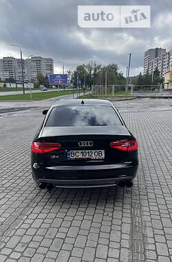 Седан Audi S4 2014 в Львові