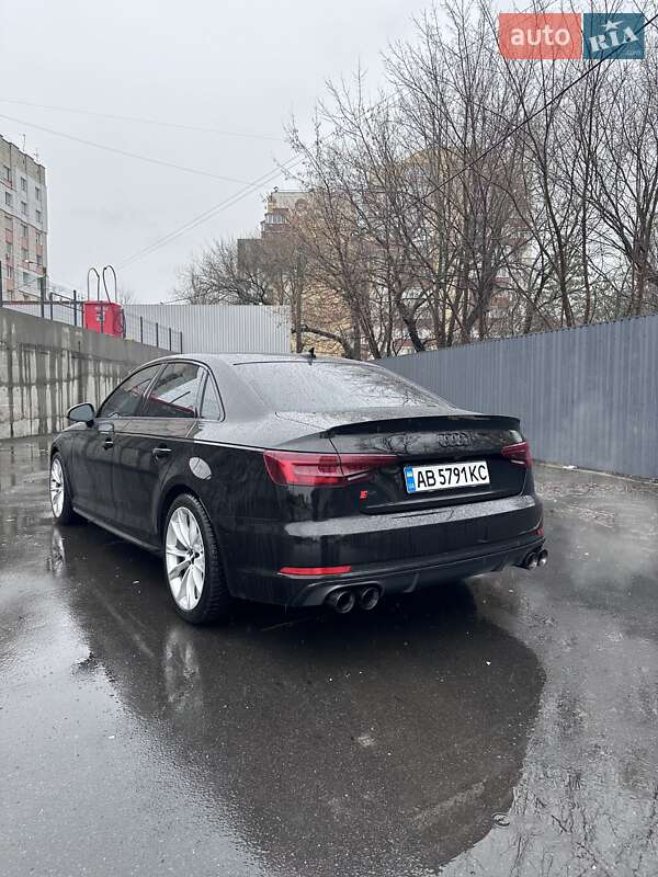 Седан Audi S4 2018 в Виннице