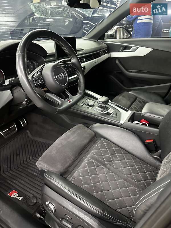 Седан Audi S4 2018 в Виннице