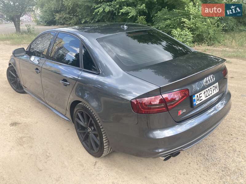 Седан Audi S4 2015 в Киеве