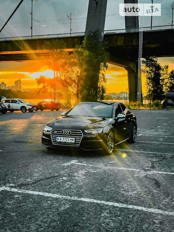 Седан Audi S4 2017 в 
