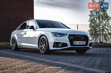 Седан Audi S4 2018 в 