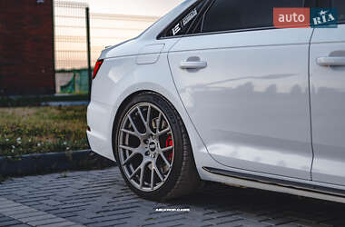 Седан Audi S4 2018 в 