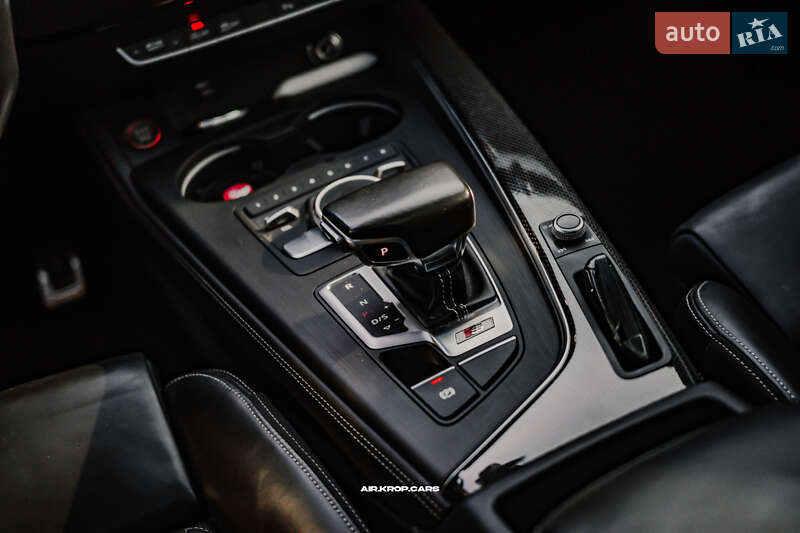 Седан Audi S4 2018 в Киеве