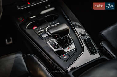 Седан Audi S4 2018 в 