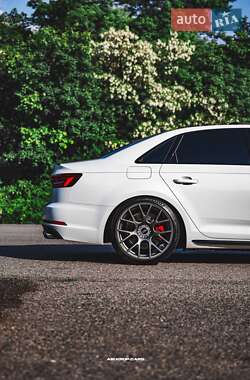 Седан Audi S4 2018 в 