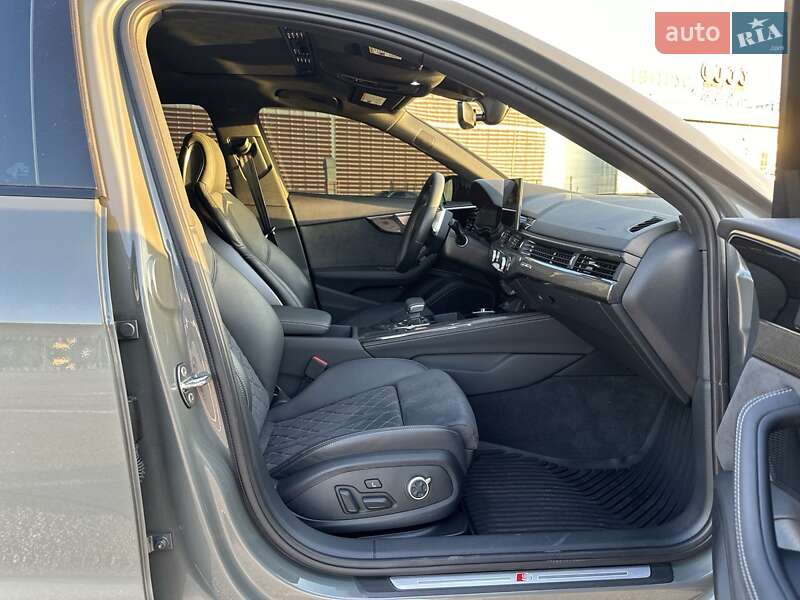 Седан Audi S4 2022 в Киеве