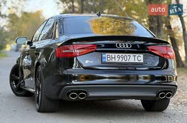 Седан Audi S4 2012 в 