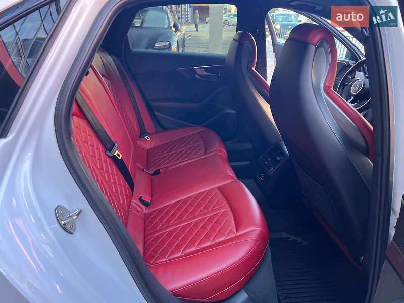 Седан Audi S4 2018 в Львове
