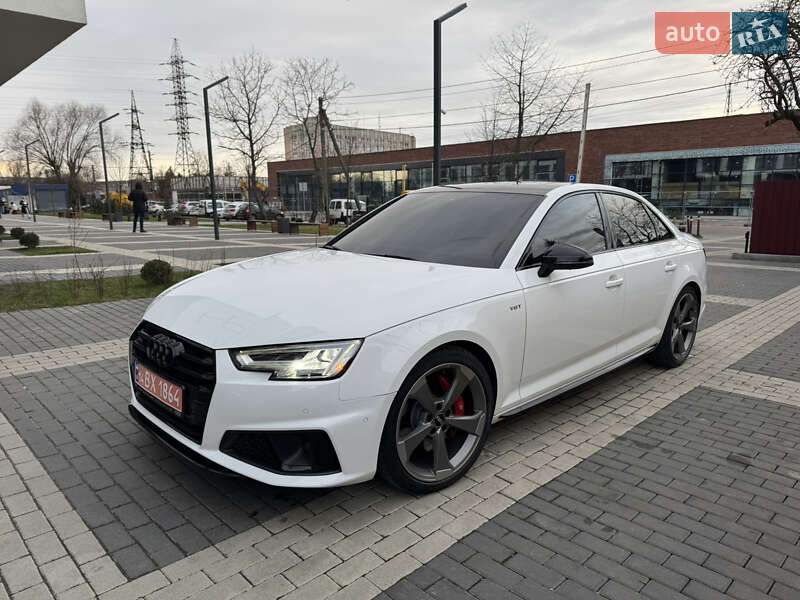 Седан Audi S4 2018 в Львове