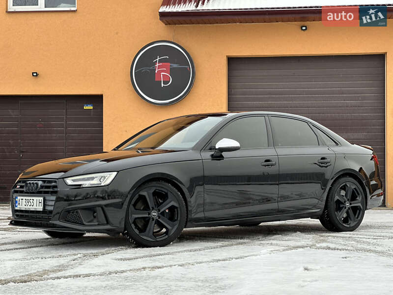 Седан Audi S4 2019 в Киеве
