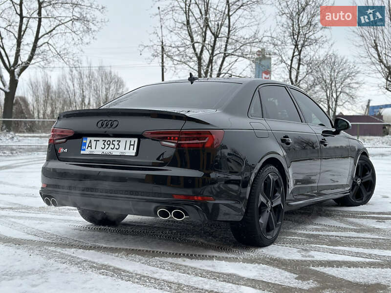 Седан Audi S4 2019 в Киеве