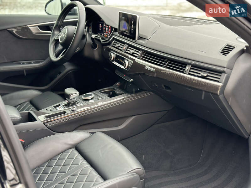 Седан Audi S4 2019 в Киеве