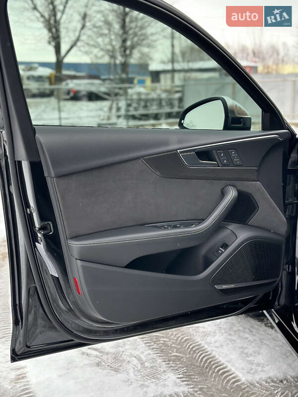 Седан Audi S4 2019 в Киеве