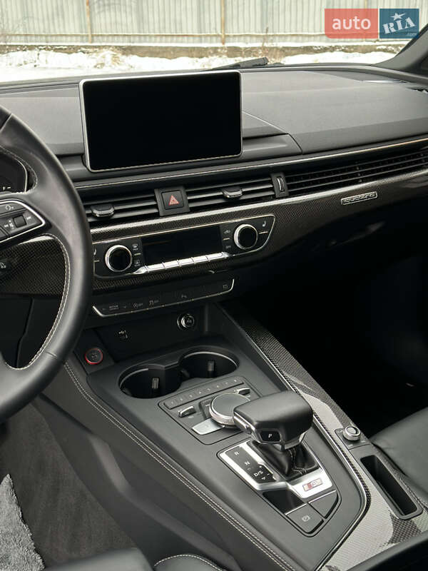 Седан Audi S4 2019 в Киеве