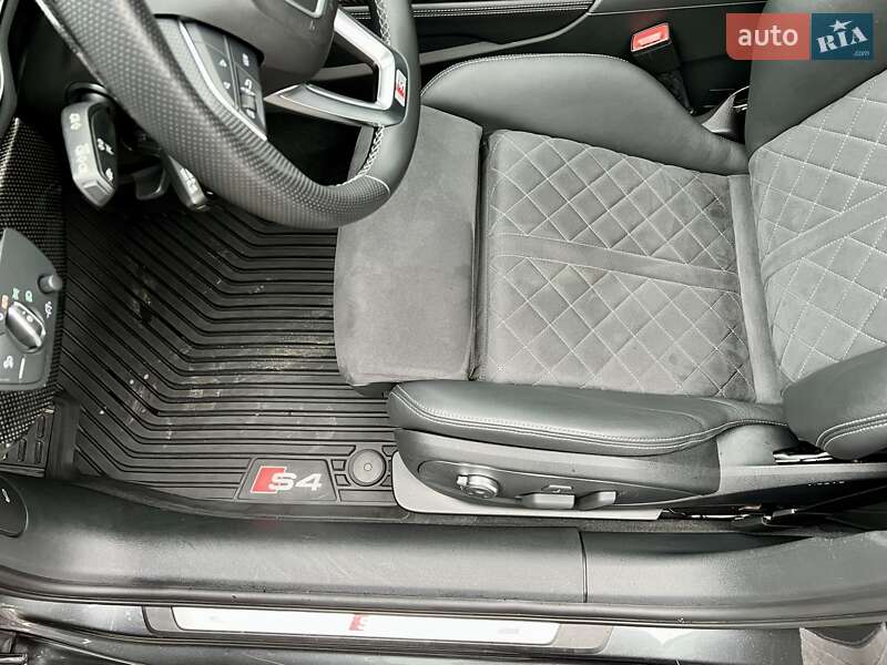 Седан Audi S4 2022 в Киеве