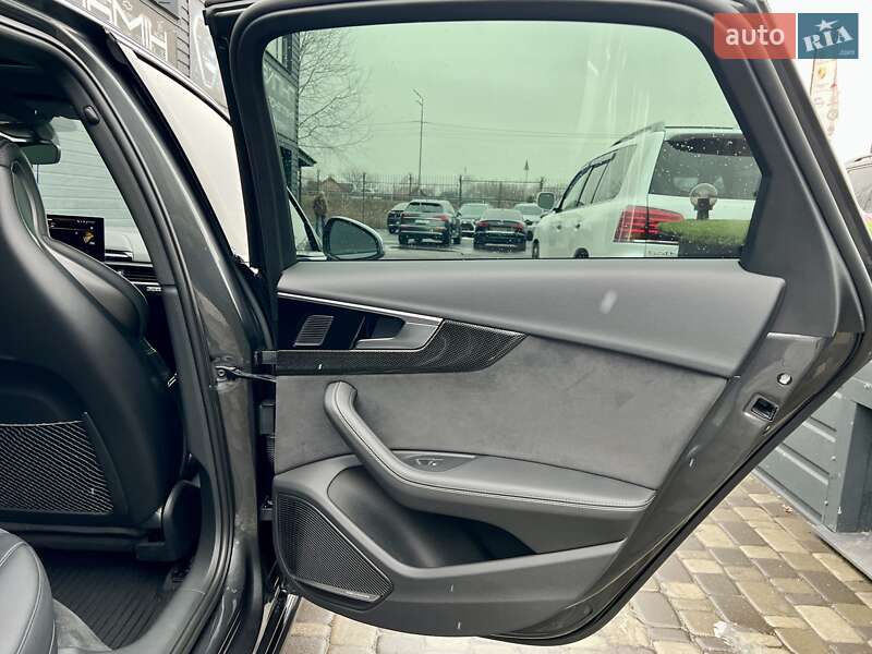 Седан Audi S4 2022 в Киеве