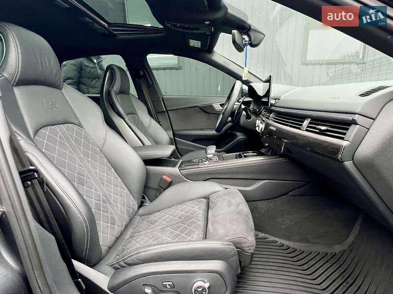 Седан Audi S4 2022 в Киеве