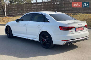 Седан Audi S4 2017 в Киеве