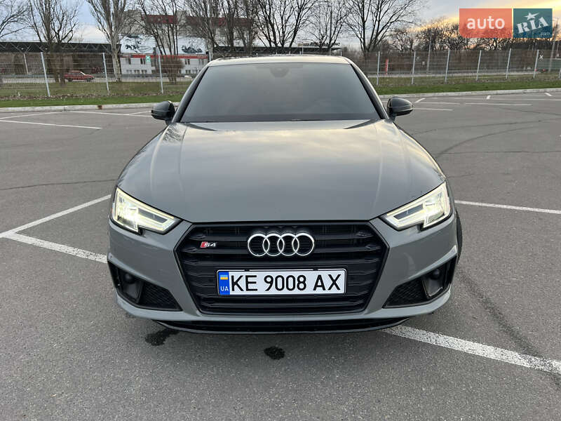Седан Audi S4 2018 в 