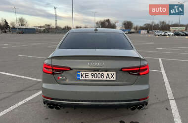 Седан Audi S4 2018 в 