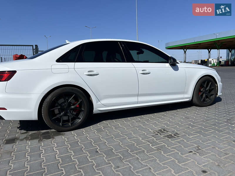 Седан Audi S4 2018 в Житомирі
