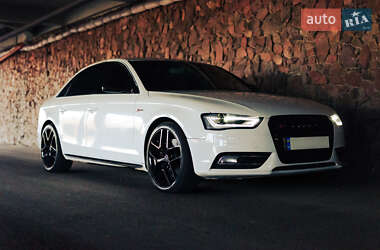 Седан Audi S4 2012 в 