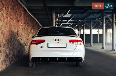 Седан Audi S4 2012 в 