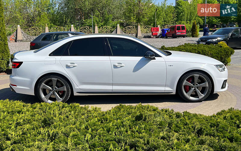 Седан Audi S4 2018 в Львове