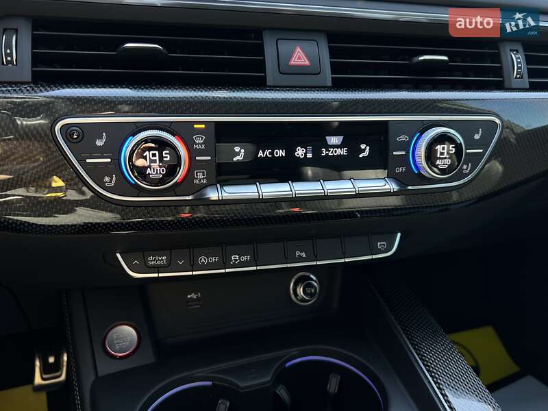 Седан Audi S4 2018 в Львове