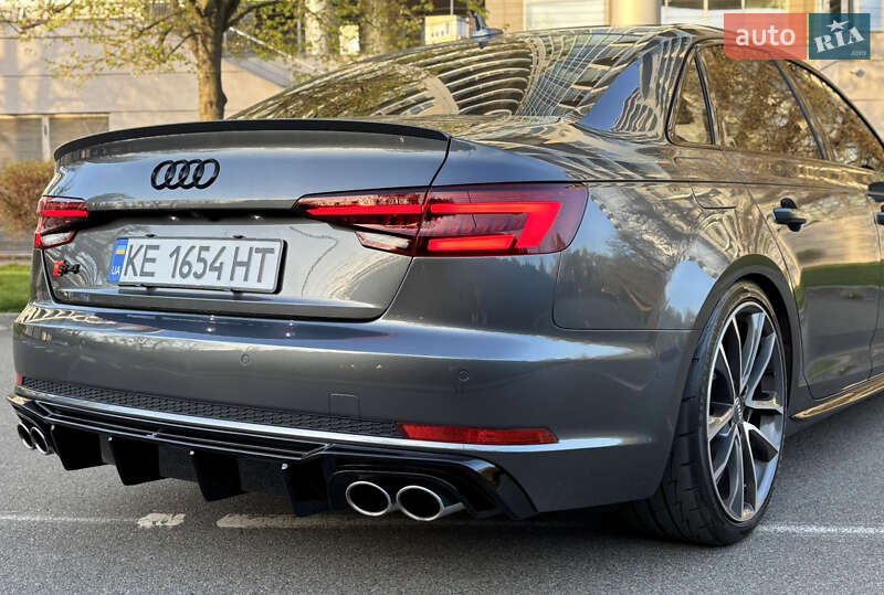 Седан Audi S4 2017 в Киеве