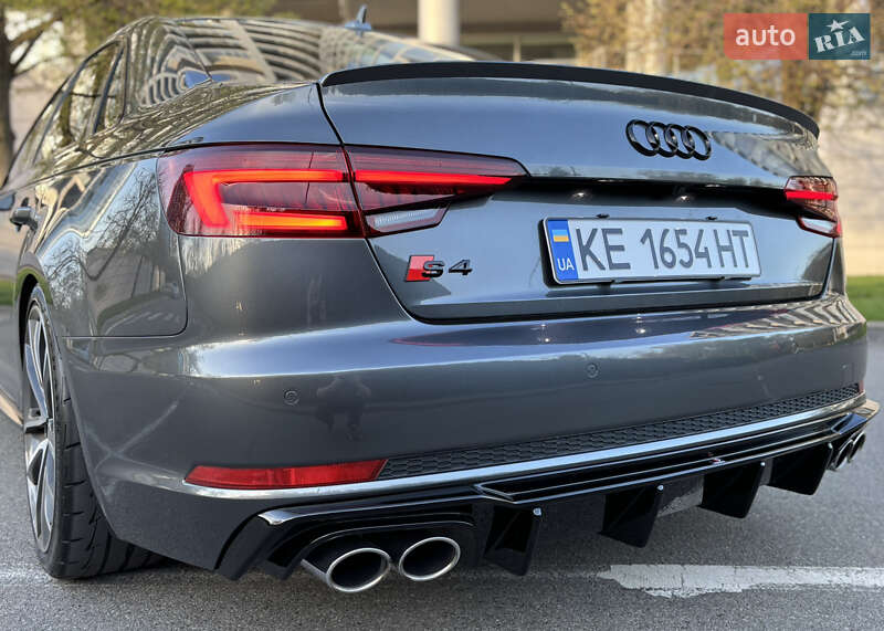 Седан Audi S4 2017 в Киеве