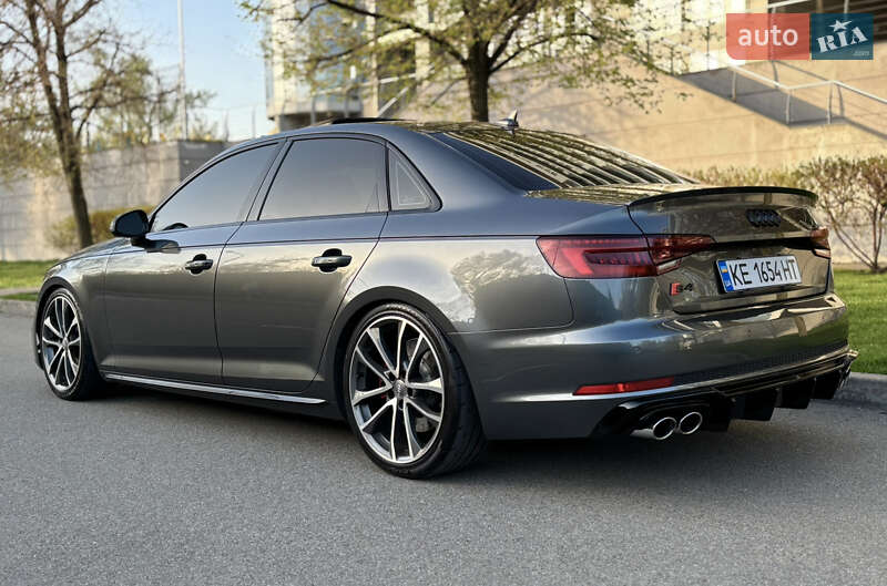 Седан Audi S4 2017 в Киеве