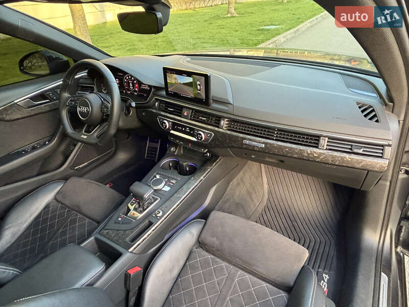 Седан Audi S4 2017 в Киеве