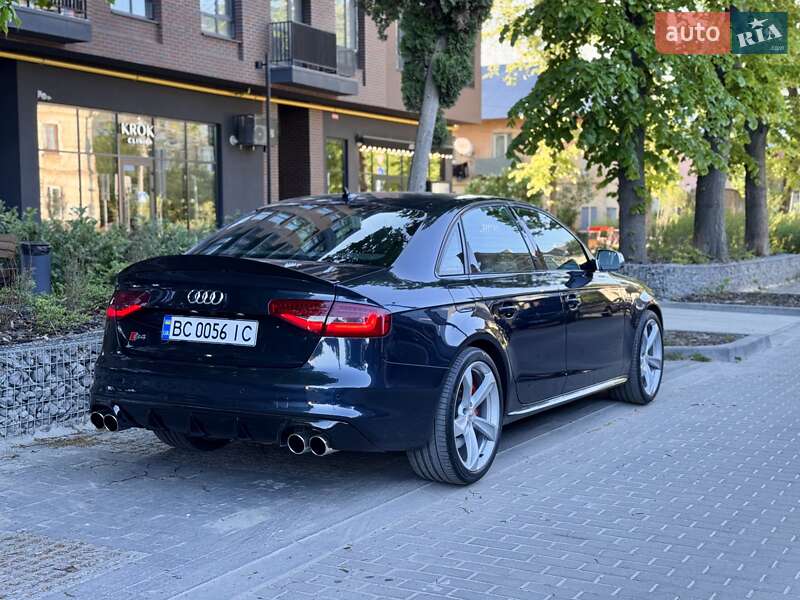 Седан Audi S4 2012 в Львове