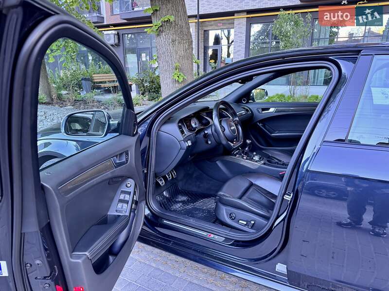 Седан Audi S4 2012 в Львове